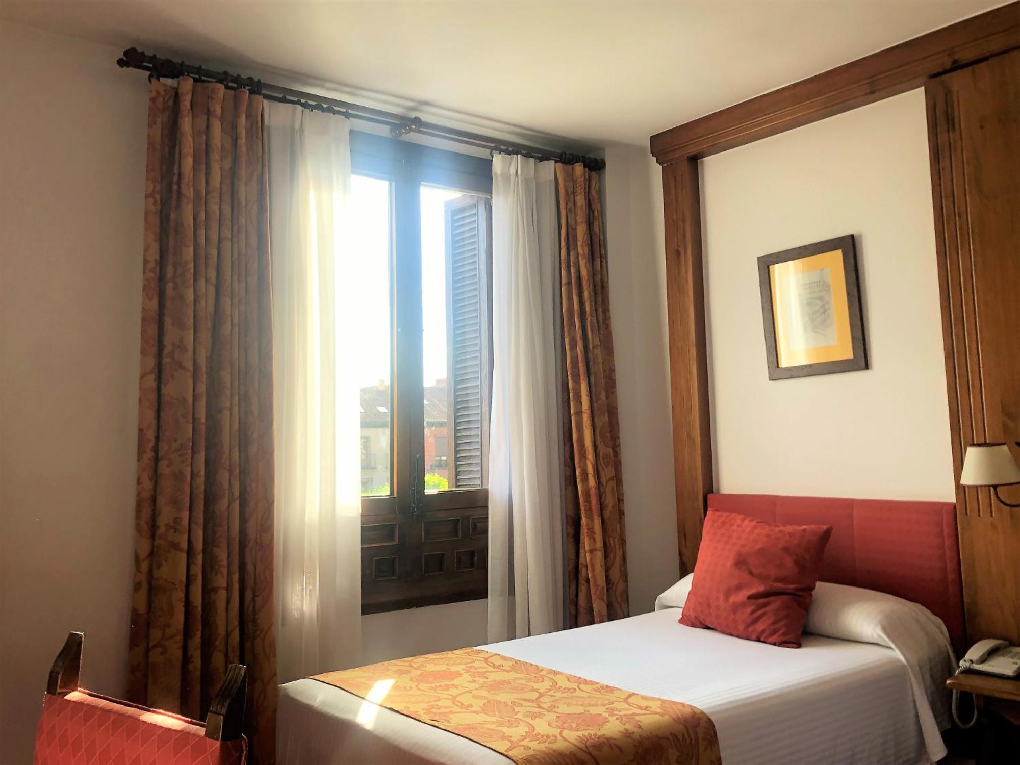 Hotel El Bedel Alcalá de Henares Rom bilde